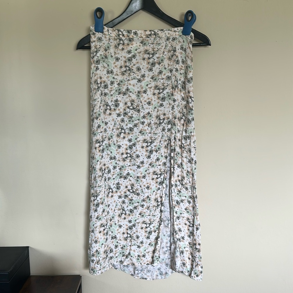 H&M floral midi skirt, size 4